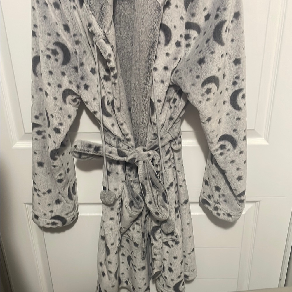 Cozy Gray Patterned Women's Robe - Picture 2 of 4